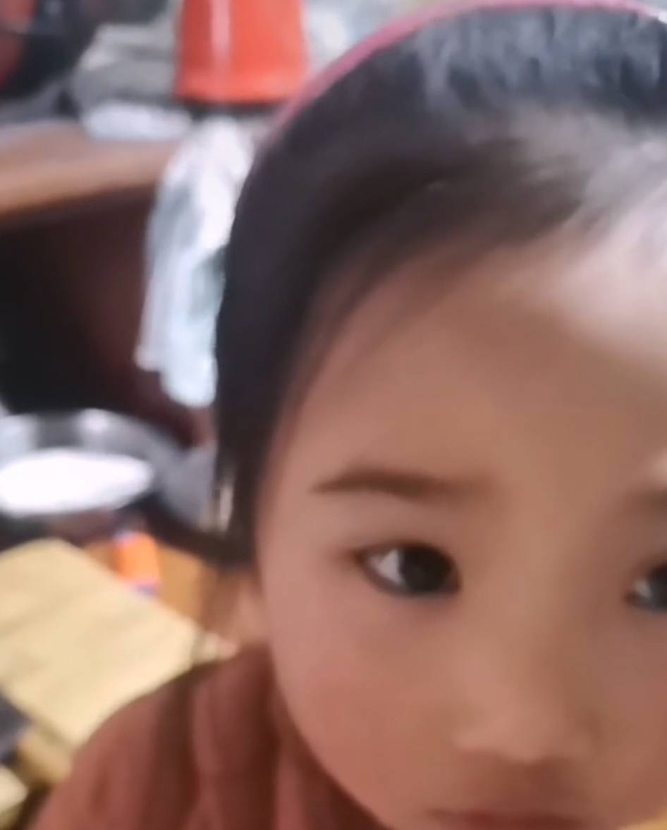 家长|四川：单亲爸爸辛苦做早餐，女儿却转身就扔，随后对话让人泪目