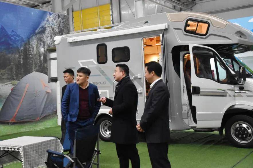 深圳高新投集团董事长刘苏华一行到访新吉奥十堰基地