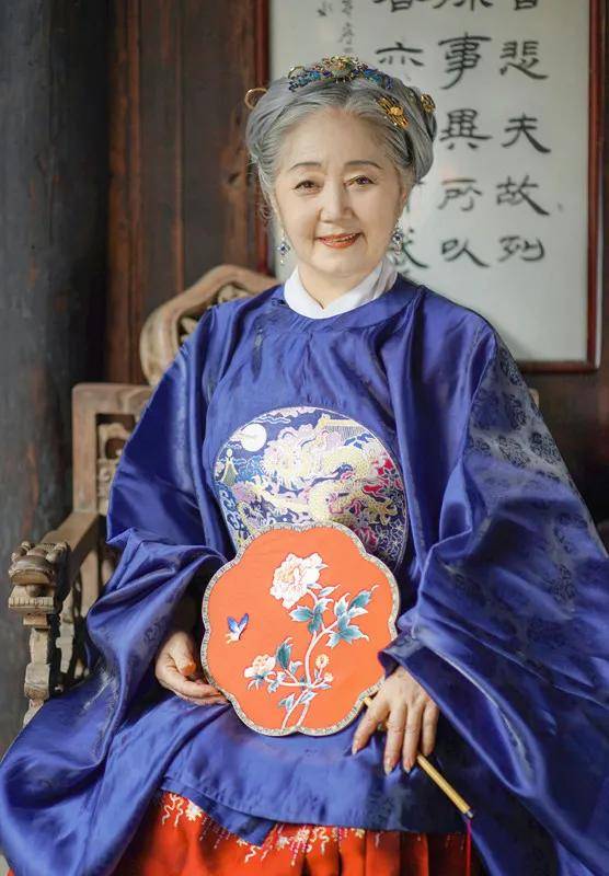 汉服圈，最美的是这个77岁的奶奶？