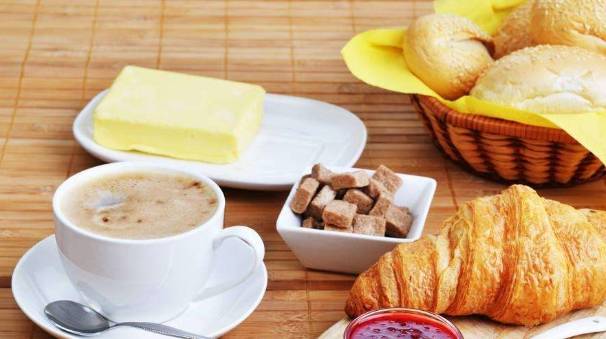 因为|早餐常吃这4种食物，对胃粘膜伤害很大，还不如吃泡面