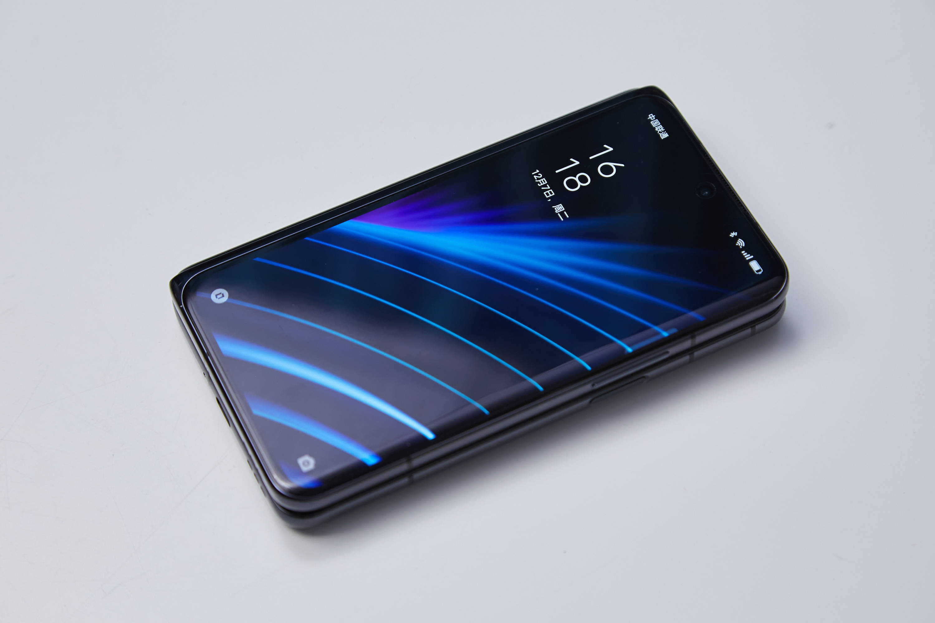 小屏折叠旗舰oppofindn屏幕体验几乎无折痕显示