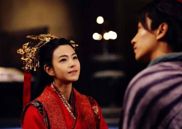 传统 有一种惊艳，叫当红女星穿上红色嫁衣，每一个都想叫娘子！