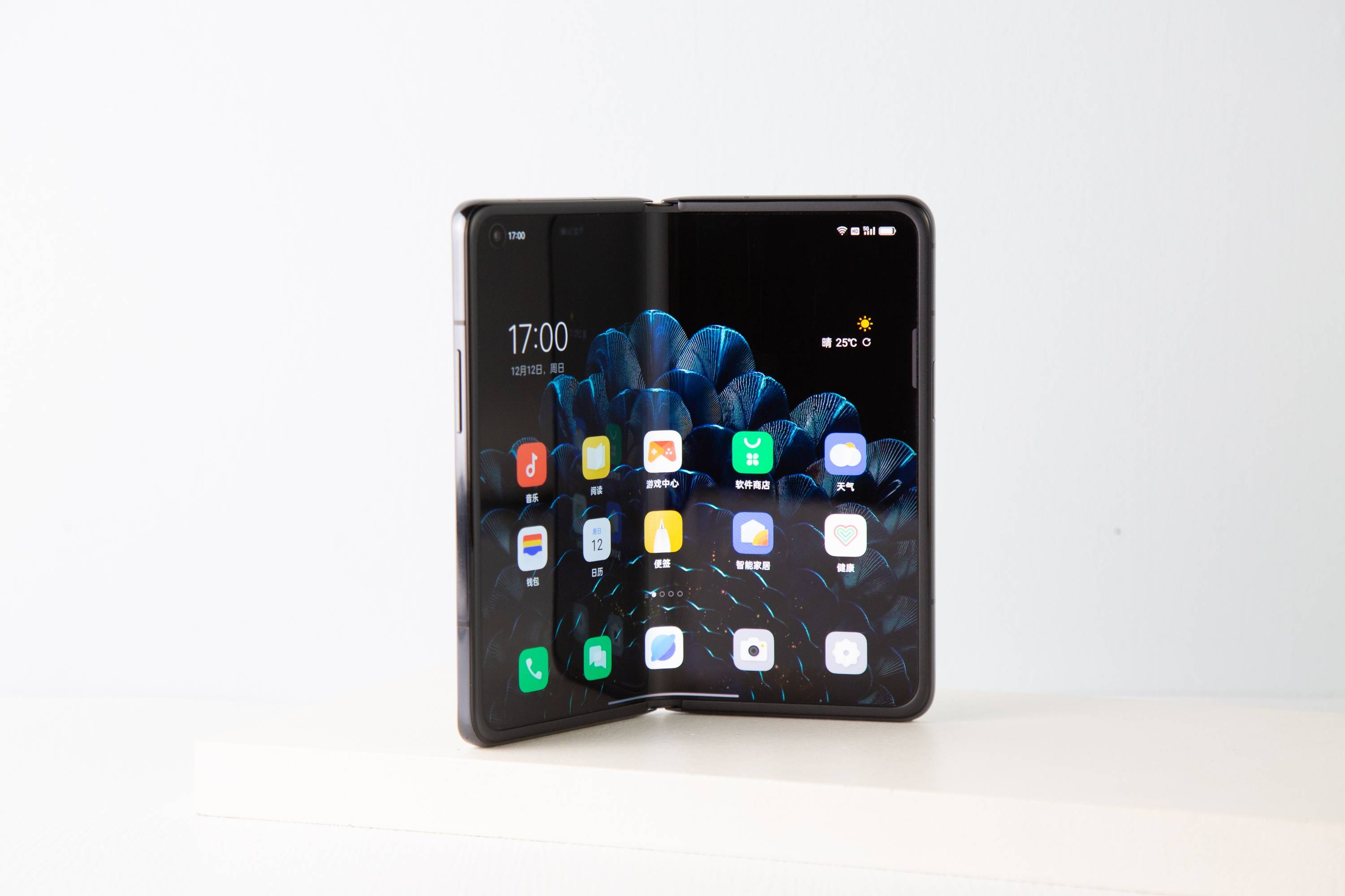 小屏折叠旗舰oppofindn屏幕体验几乎无折痕显示