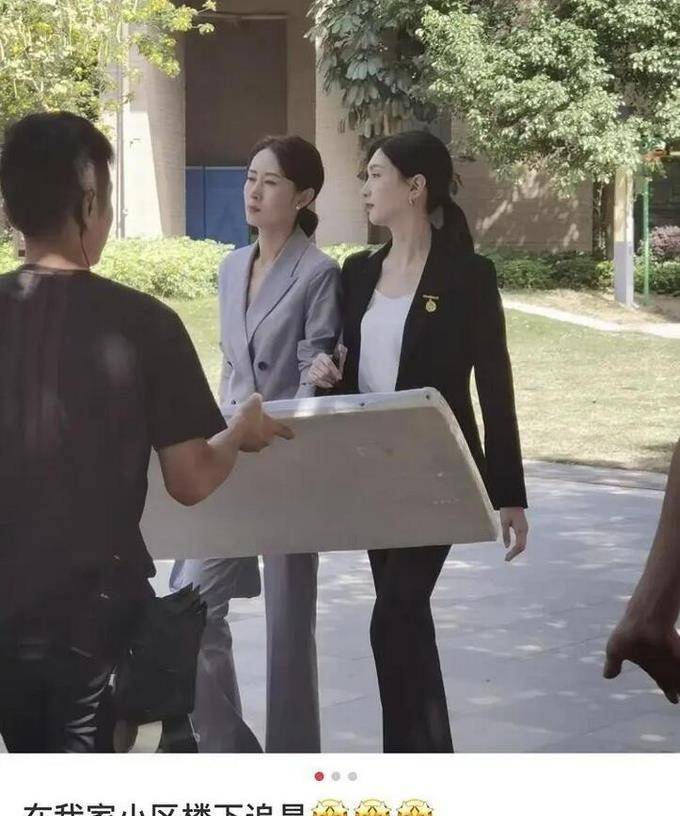 马尾 刘敏涛江疏影路透,穿西服套装优雅干练又瘦又美,完美抗住生图