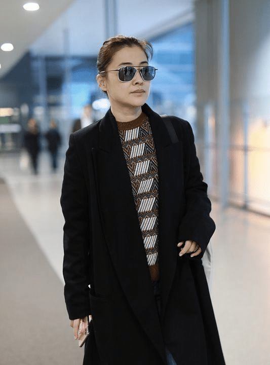 身材 为啥不到40的你穿衣不如46岁的梅婷?看懂她的大衣搭配就知道了