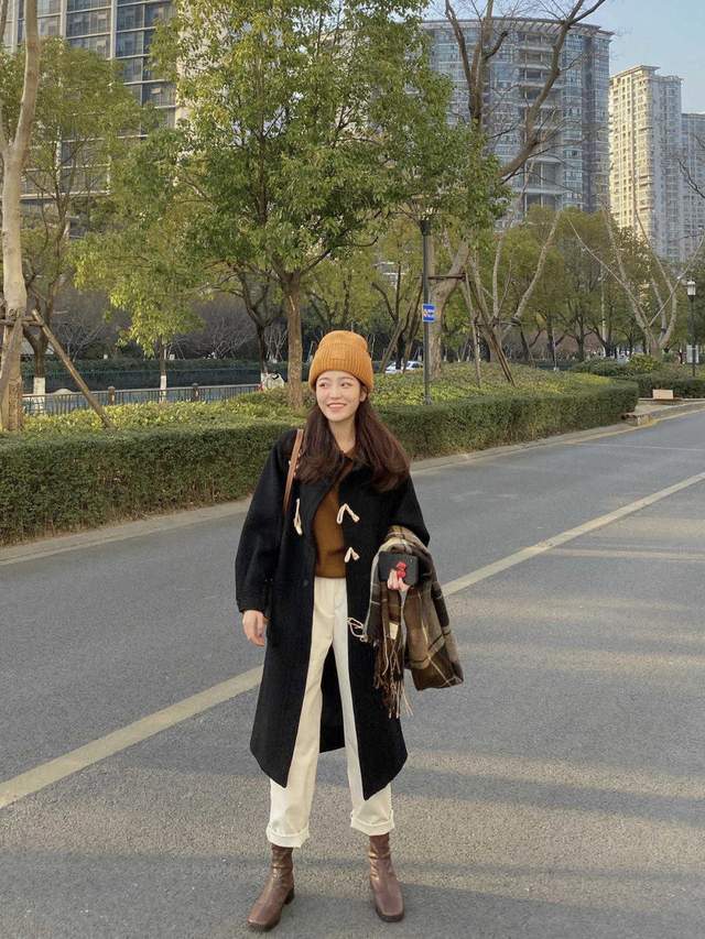 冬日 穿大衣该如何搭配才洋气?今年流行“大衣+靴子”,高级又优雅