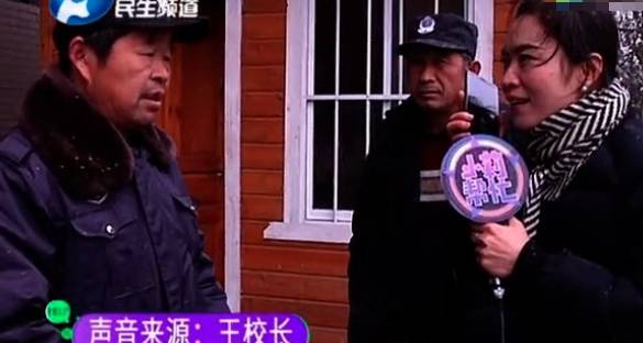 天气|小学生雪天蹲校门口吃早餐 家长怒曝光 保安：为什么不在家里吃？