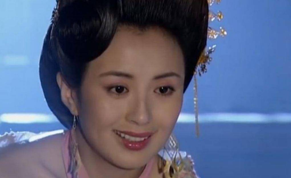 原创杨童舒34岁在剧组意外怀孕儿子5个月早产丈夫身份成谜