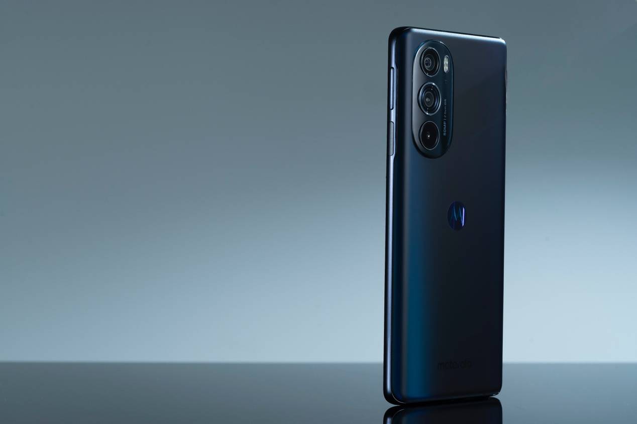 首发骁龙8gen1性能炸裂motoedgex30评测