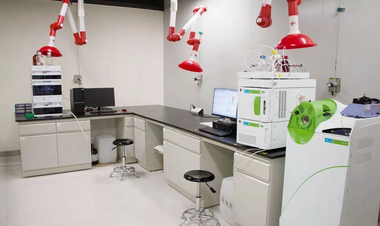 症状|肝豆状核变性伴发的精神障碍，会出现智力下降，以及脾肝肿大