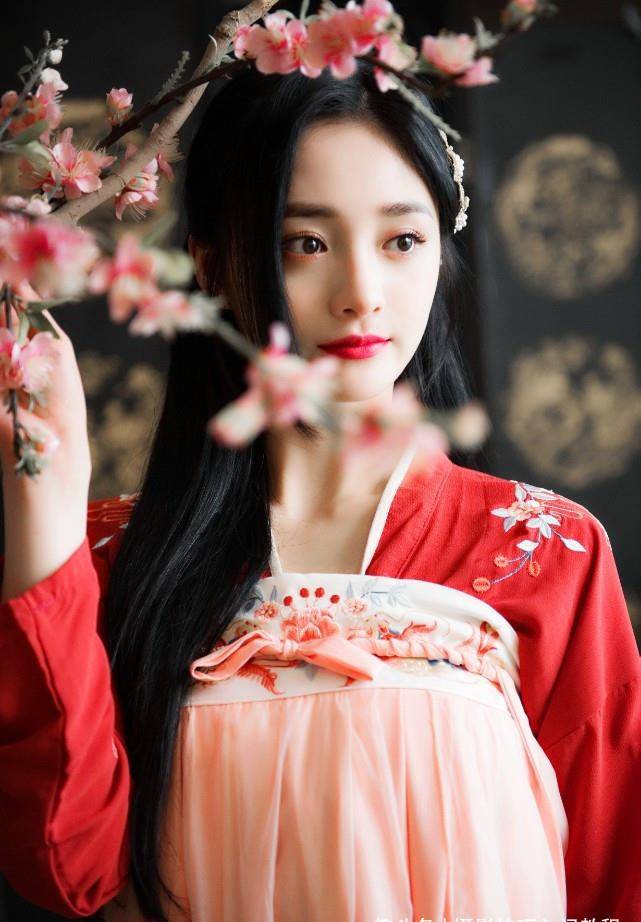 超越 盘点穿汉服拍照最好看的明星，杨超越排第一没人反对吧？