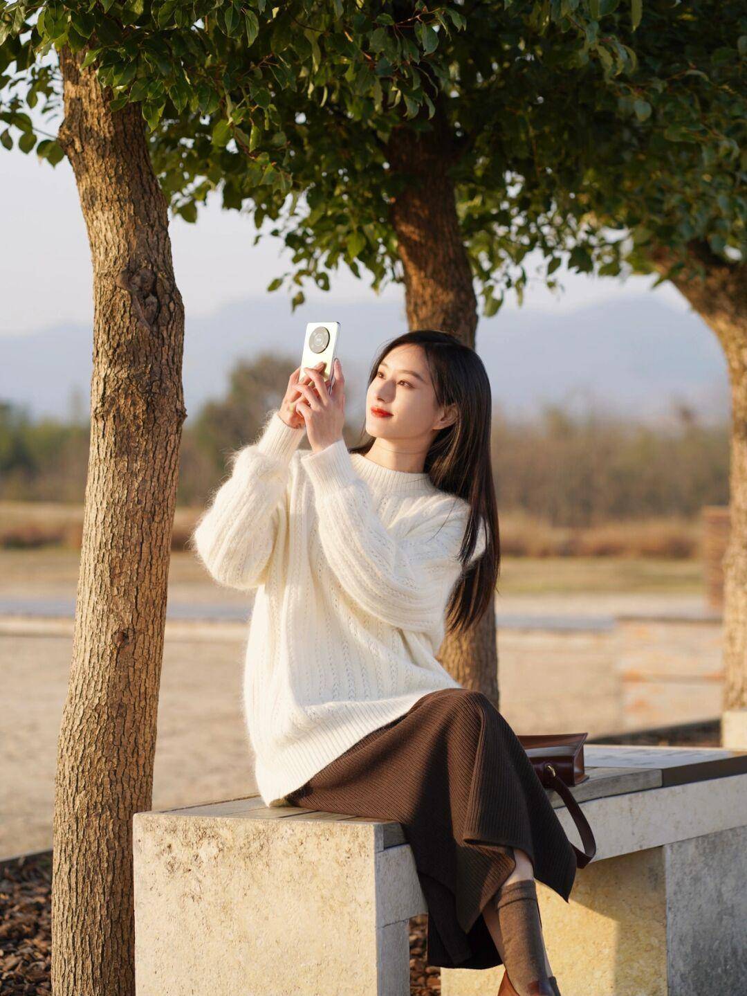 颜色 作为冬季最实用单品，“毛衣”能让你轻松演绎高级，适合熟女