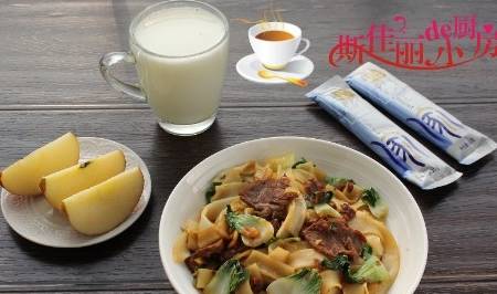 羊奶|一个女人早餐，简单3样营养又美味走红朋友圈，网友：日子过成诗