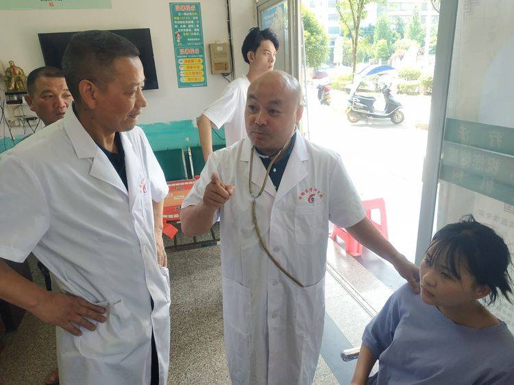 华畅专科连锁门诊授牌暨临床带教基地揭牌仪式圆满成功祝贺张双喜医生