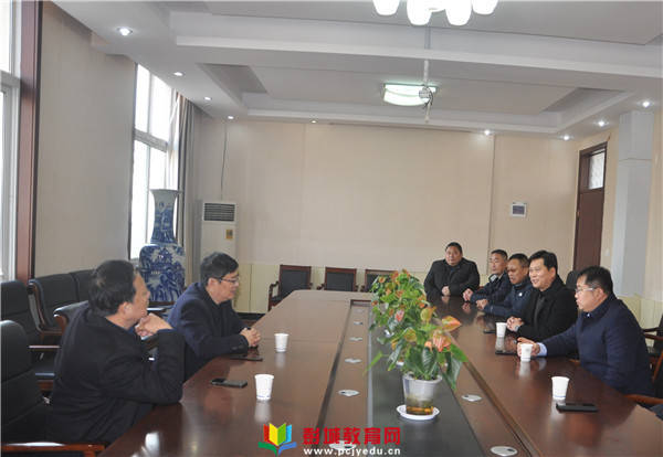 徐州市教育局领导莅临棠张镇中心中学调研工作