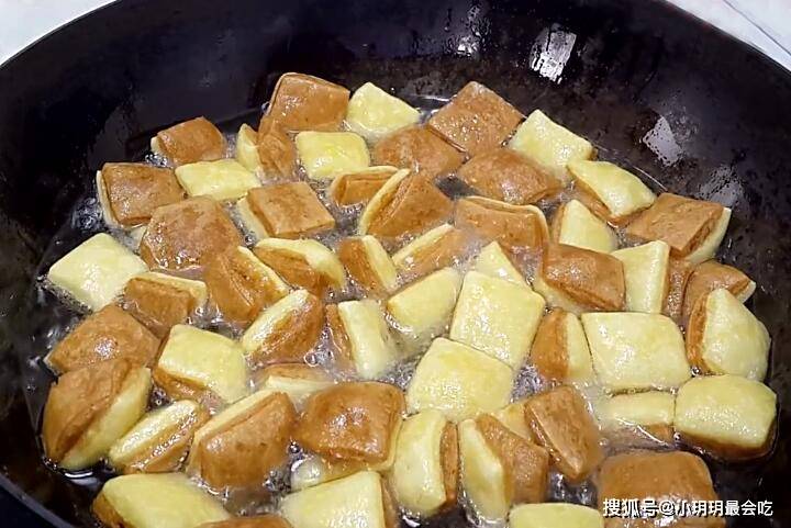 做法|一个红薯，一勺红糖，教你做好吃的小零食，香甜酥脆，孩子超喜欢