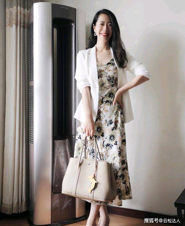 设计 40岁的女人已经不再年轻，但可以很优雅，会穿衣搭配很关键