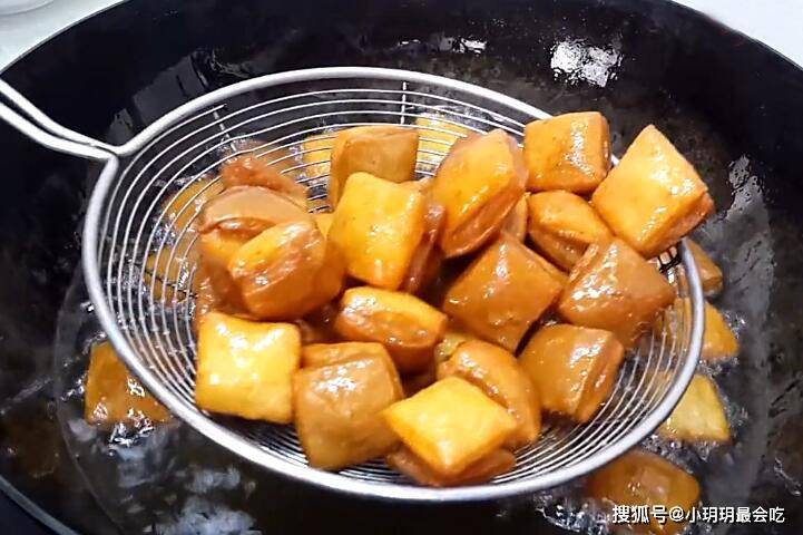 做法|一个红薯，一勺红糖，教你做好吃的小零食，香甜酥脆，孩子超喜欢