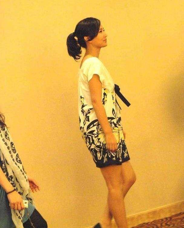 少才行 万人迷陈好外出聚餐，近照模糊穿着普通，一样挡不住她的美！