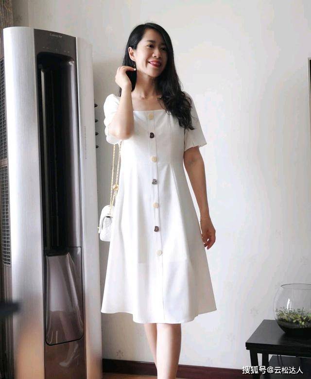 设计 40岁的女人已经不再年轻，但可以很优雅，会穿衣搭配很关键