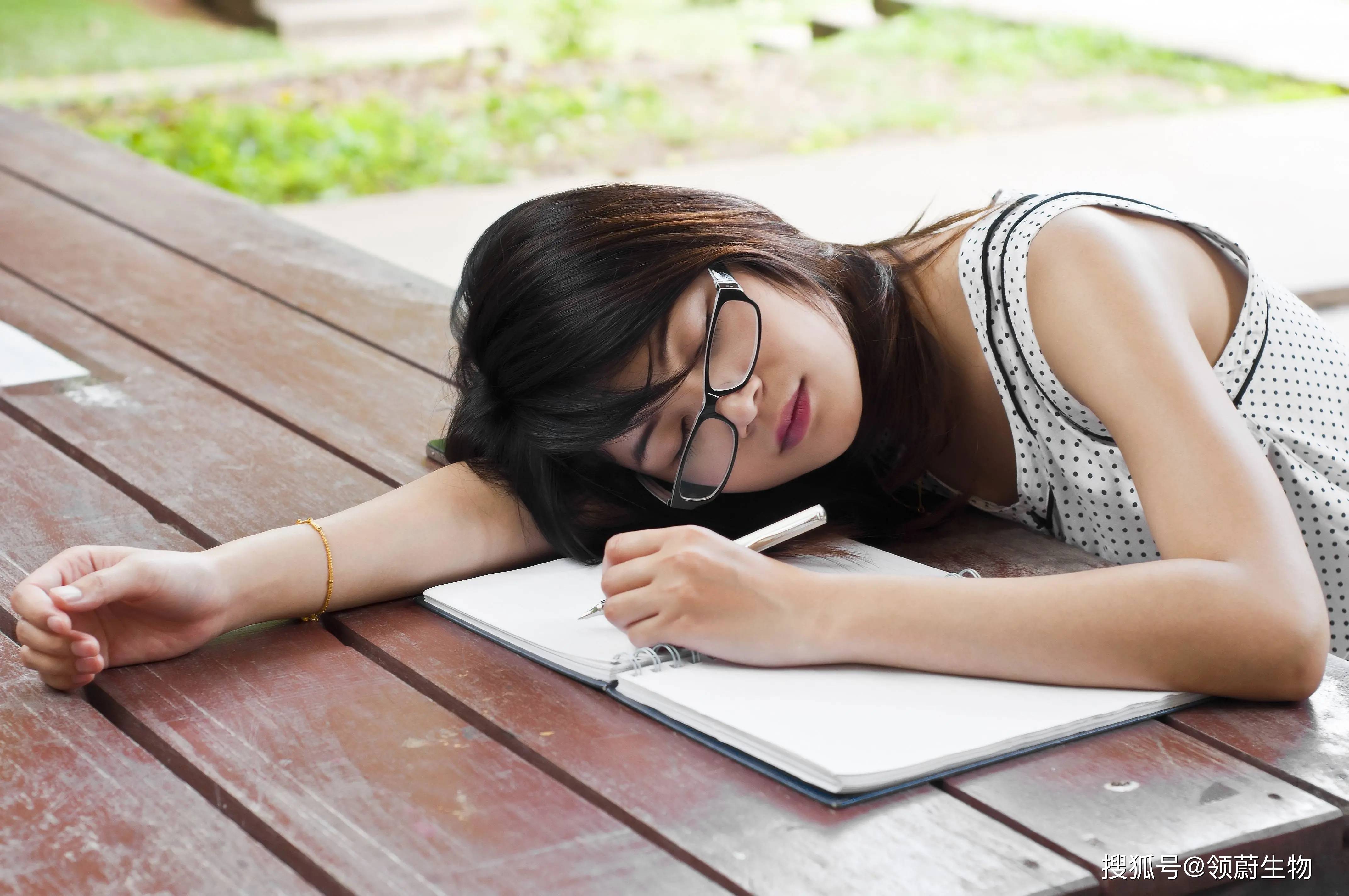 毒素|肝不好的人，不能吃牛肉？不想肝脏受损，这3种伤肝习惯需改善