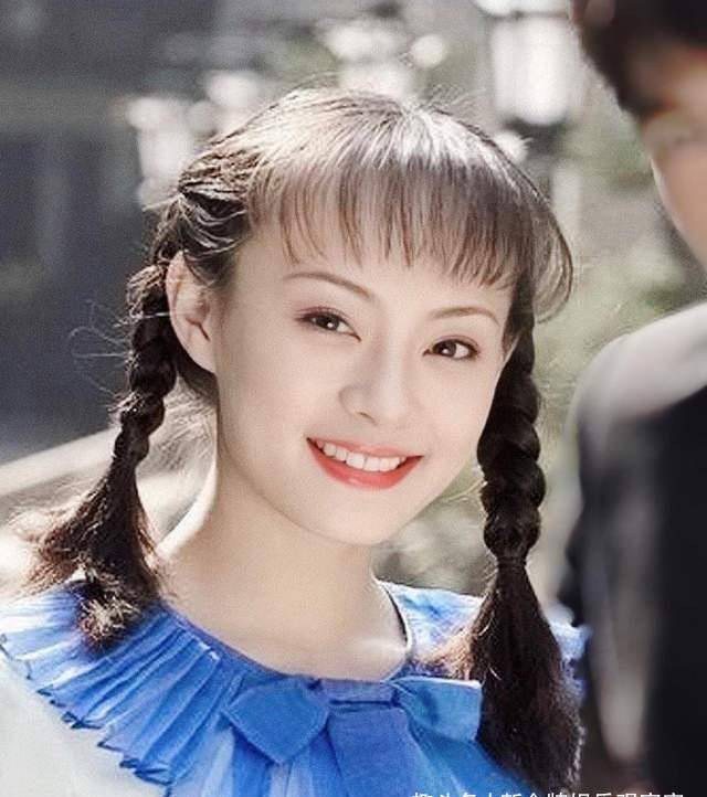 卷发38岁孙俪现身迪士尼，看脸像28岁，看羊毛卷发型像48岁？
