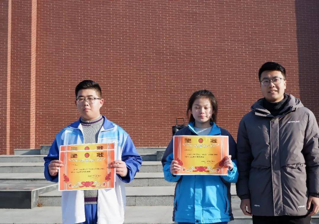 潍坊新纪元综合高中举行第17周升旗仪式