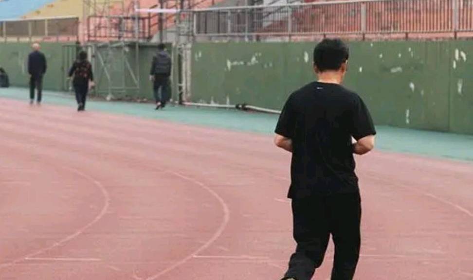 睡眠|肝不好的人，脸上通常有3个“特征”，平常多做一些事，助养好肝