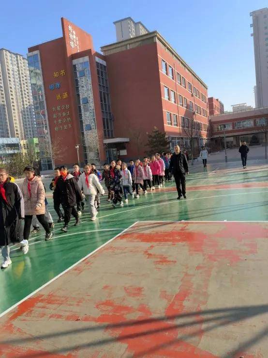 忻州市长征小学开展预防拥挤踩踏应急疏散演练活动