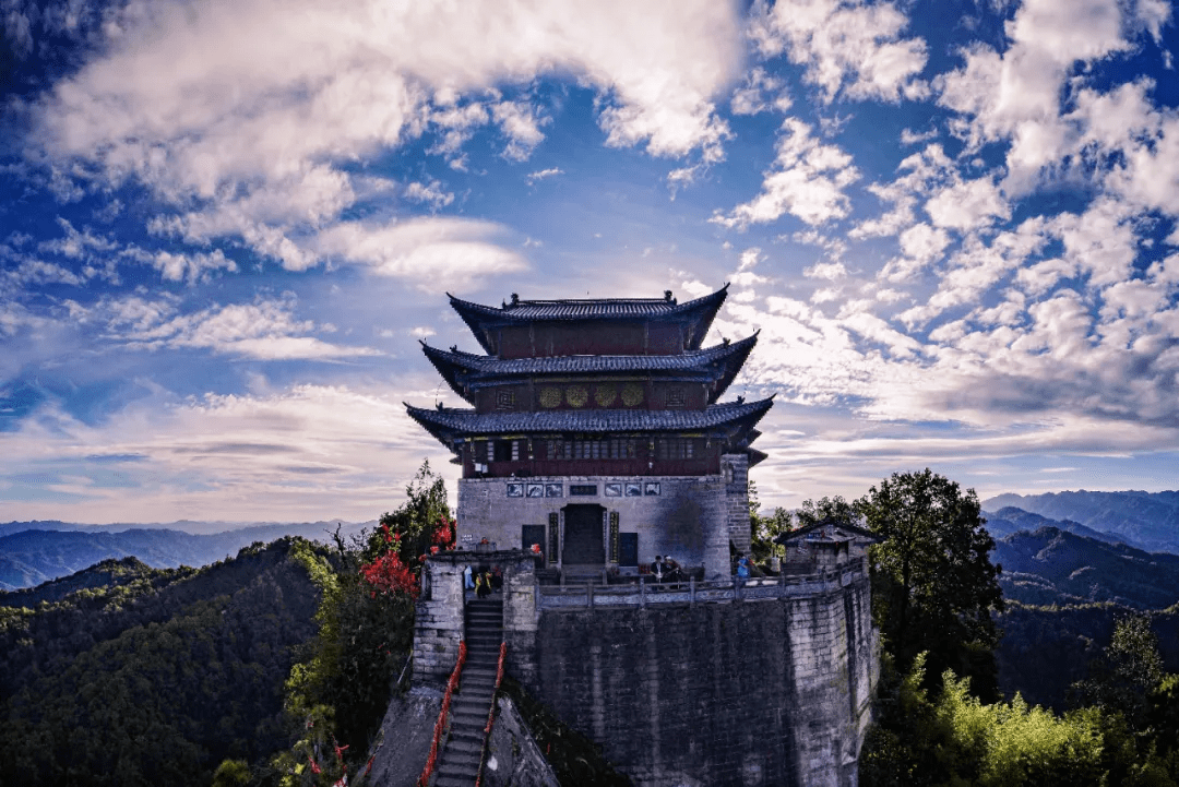 游日记|寻访腾冲古十二景丨攀登三折云梯，坐看云卷云舒