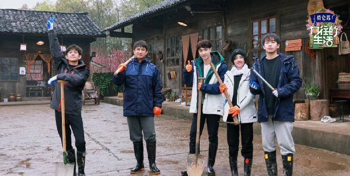 张萌|收视率排名,《向往的生活5》力压《奔跑吧5》,湖南卫视夺冠