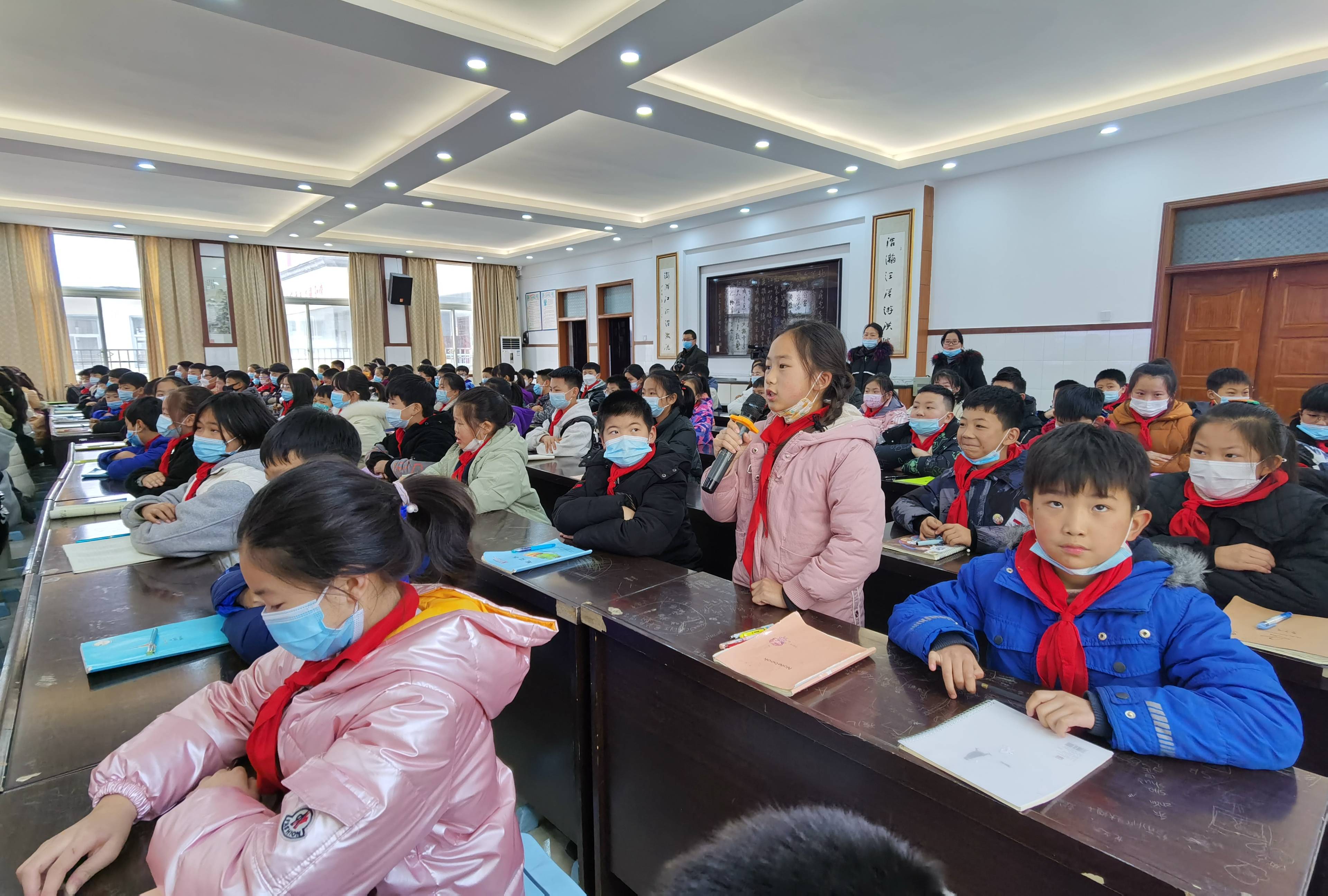 大家深切明白了繁荣富强,恢宏大气的中国梦是无数中国人的小梦汇聚