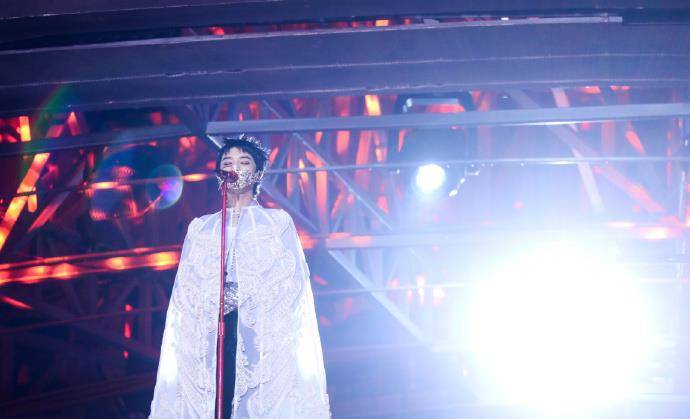 全网|湖南卫视跨年收视第一！六网第一全网热搜500个，谁撑起了它