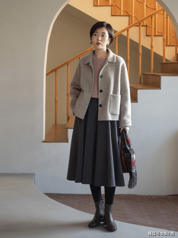 显得 简约、精致、优雅、高级,这就是“毛呢外套”穿搭的范,值得参考