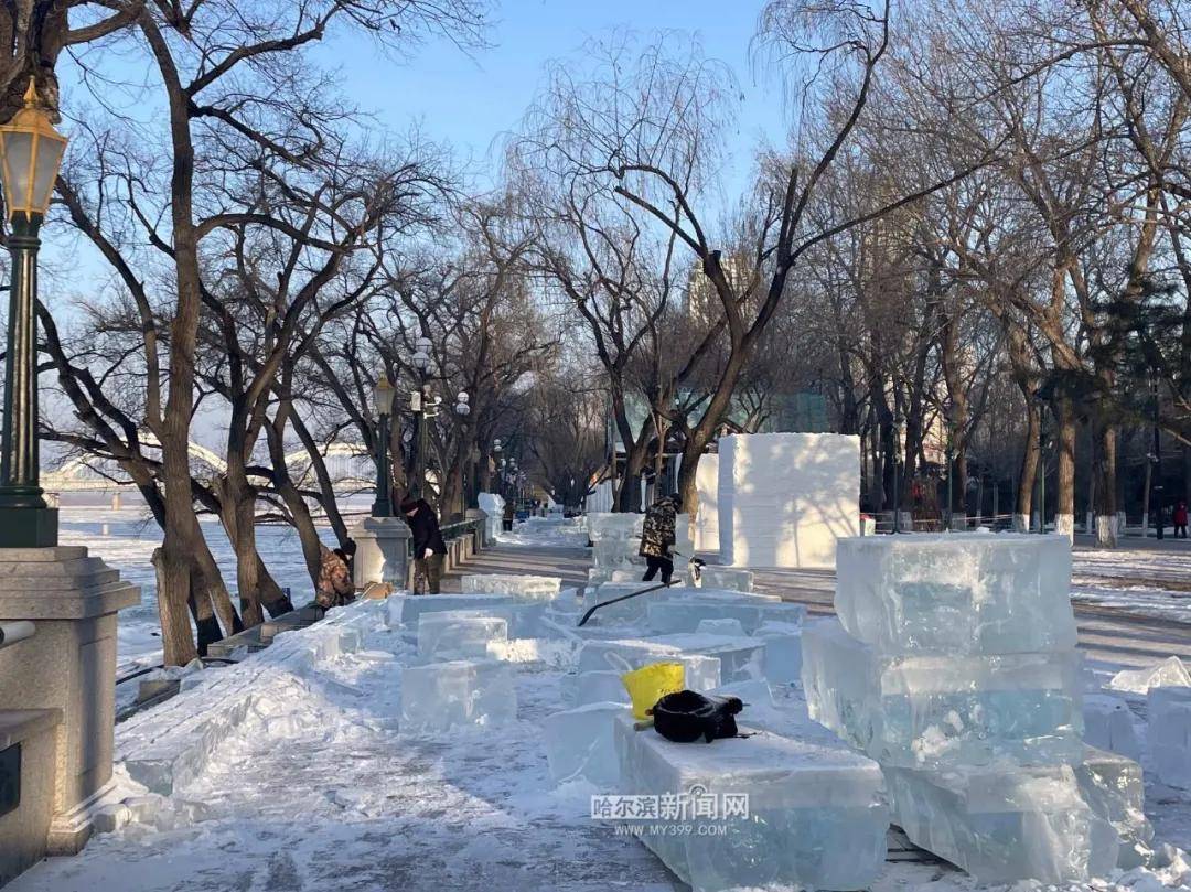 娱乐|正门巨型雪雕开始雕塑｜第四届哈尔滨松花江冰雪嘉年华火热建设中