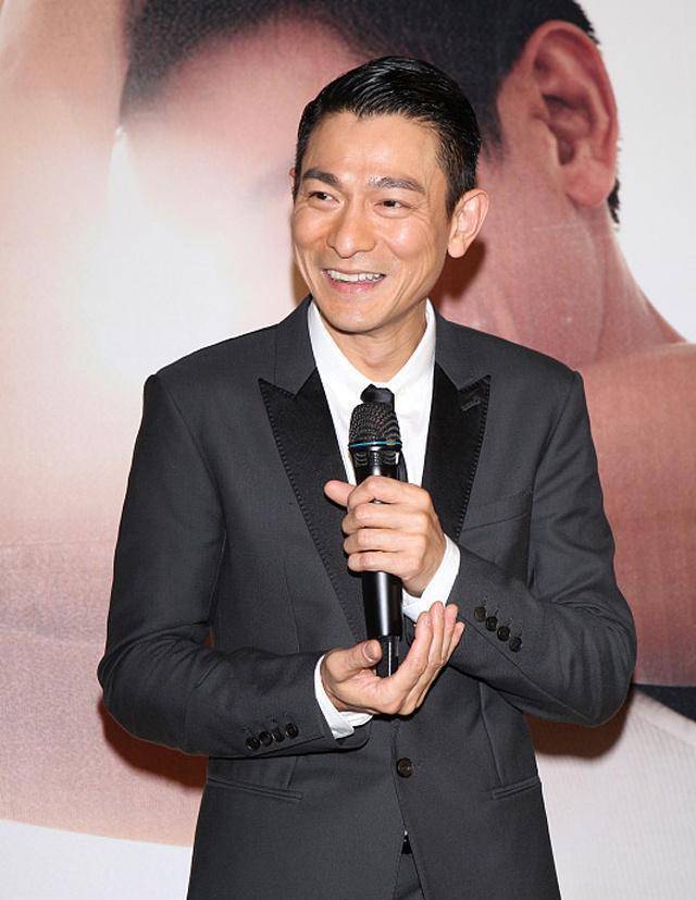 小视频|刘德华直播关闭打赏功能,平台或少赚几亿,他们为什么会允许?