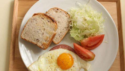 饮食|给“糖友”们提个醒：吃早饭时，最好远离这5样“升糖食物”！