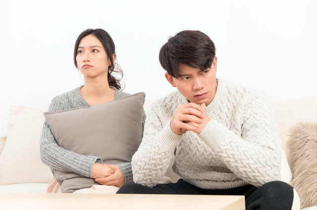 什么|下晚班回家,妻子却不给进房间睡觉,妻子:没买早餐,不许进来