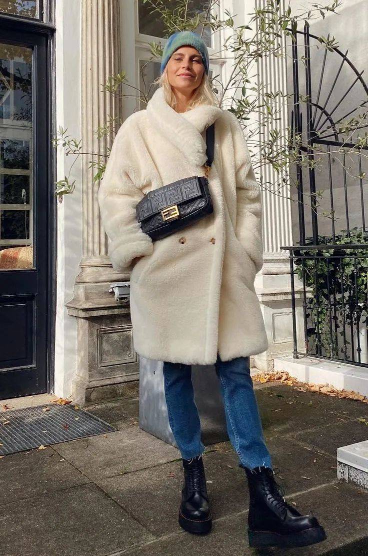 显高 “小白鞋”失宠了！现在流行“裤子＋短靴”，时髦又显高！