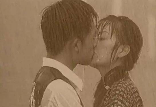 老房|重温21年前《老房有喜》，感觉苏有朋真喜欢过赵薇，眼神宠死了