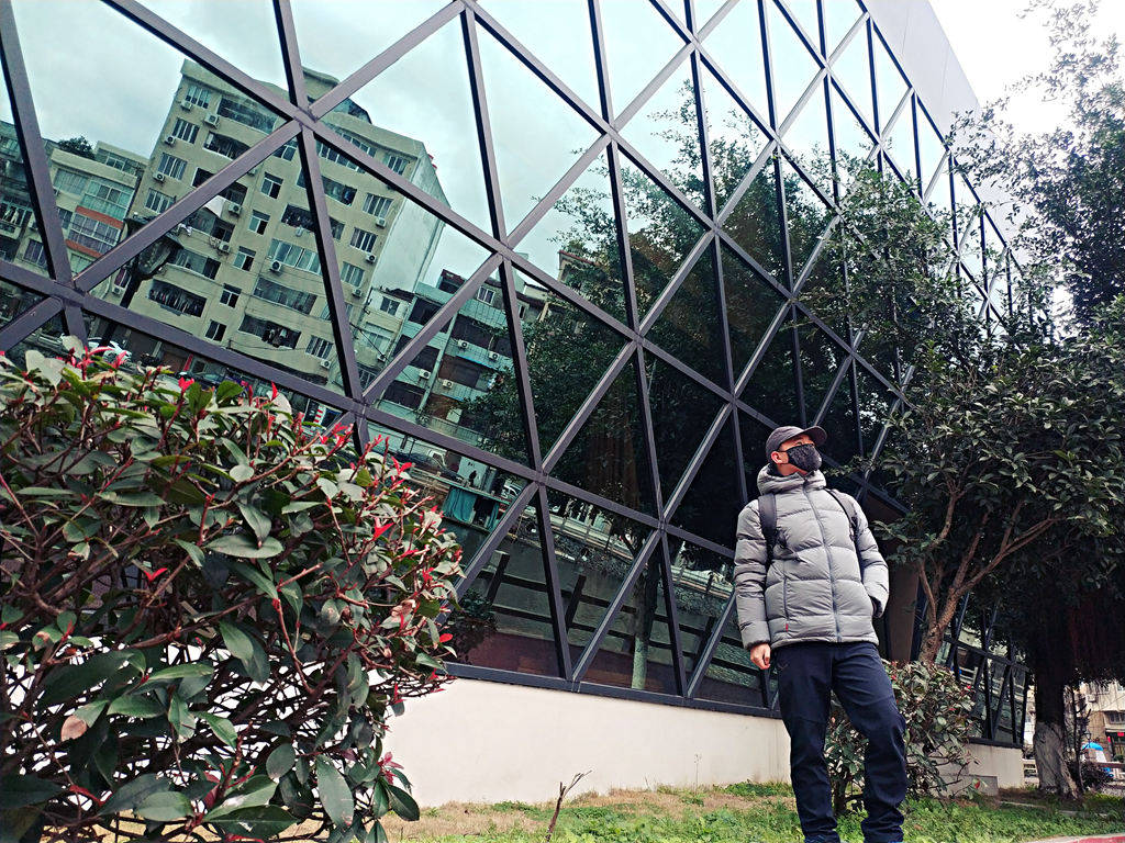 天气 降温了，我得穿这款保暖舒适的黑冰T1203羽绒服