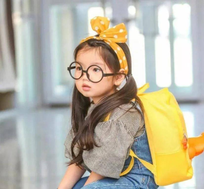 阿拉蕾小圆脸收尖了,漂亮的像乔欣,这孩子也是从小就在工作啊_照片_小