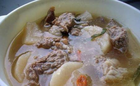 排骨汤怎么炖又鲜又香 32f0be2536db4a069a32f7d4fcce1403.jpeg