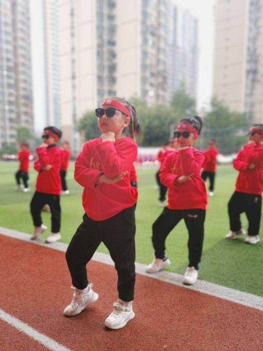 步伐|福州市融侨小学：超萌超酷！体艺节开幕式燃爆