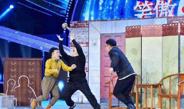 因为|选手曝当年夜闯德云社拜郭德纲，被扭送公安局！老郭回应令人动容