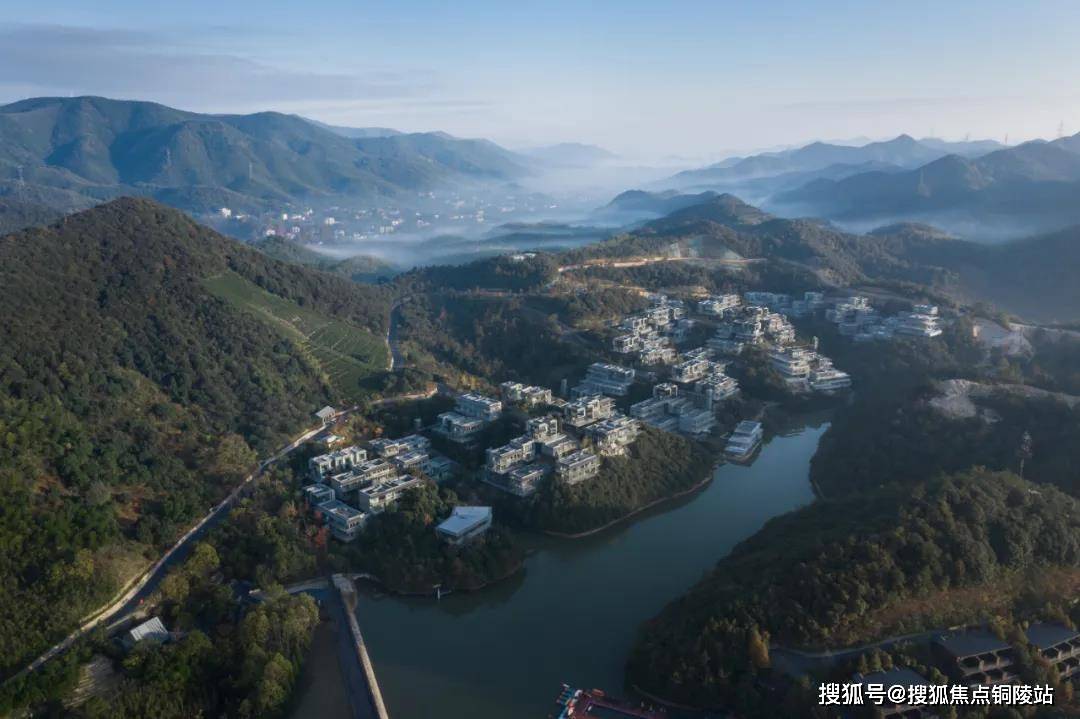 莫干山精装70年产权别墅莫干山蓝城郡安里售楼处电话地址莫干山蓝城