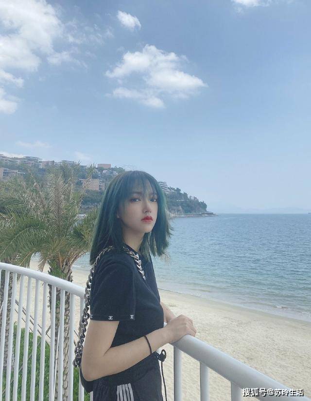怎么自拍显腰细 f3767dba23ab4b20b41829b6339cc2dd.jpeg