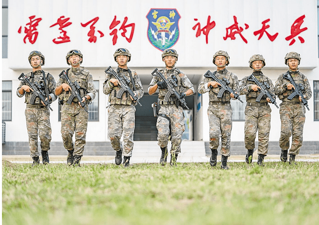 星空迷彩酷似美军191202豪华配置雷神突击队有多强