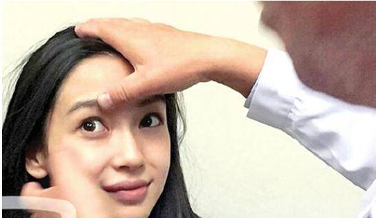 名字19岁花百万整容成刘亦菲，从名字到脸都是高仿，如今23岁成网红