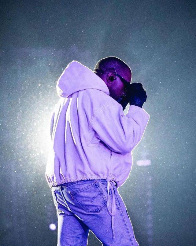 后续 又要突袭？Yeezy x GAP联名&quot;黑色冲锋衣&quot;被Kanye上身，疑将发售！